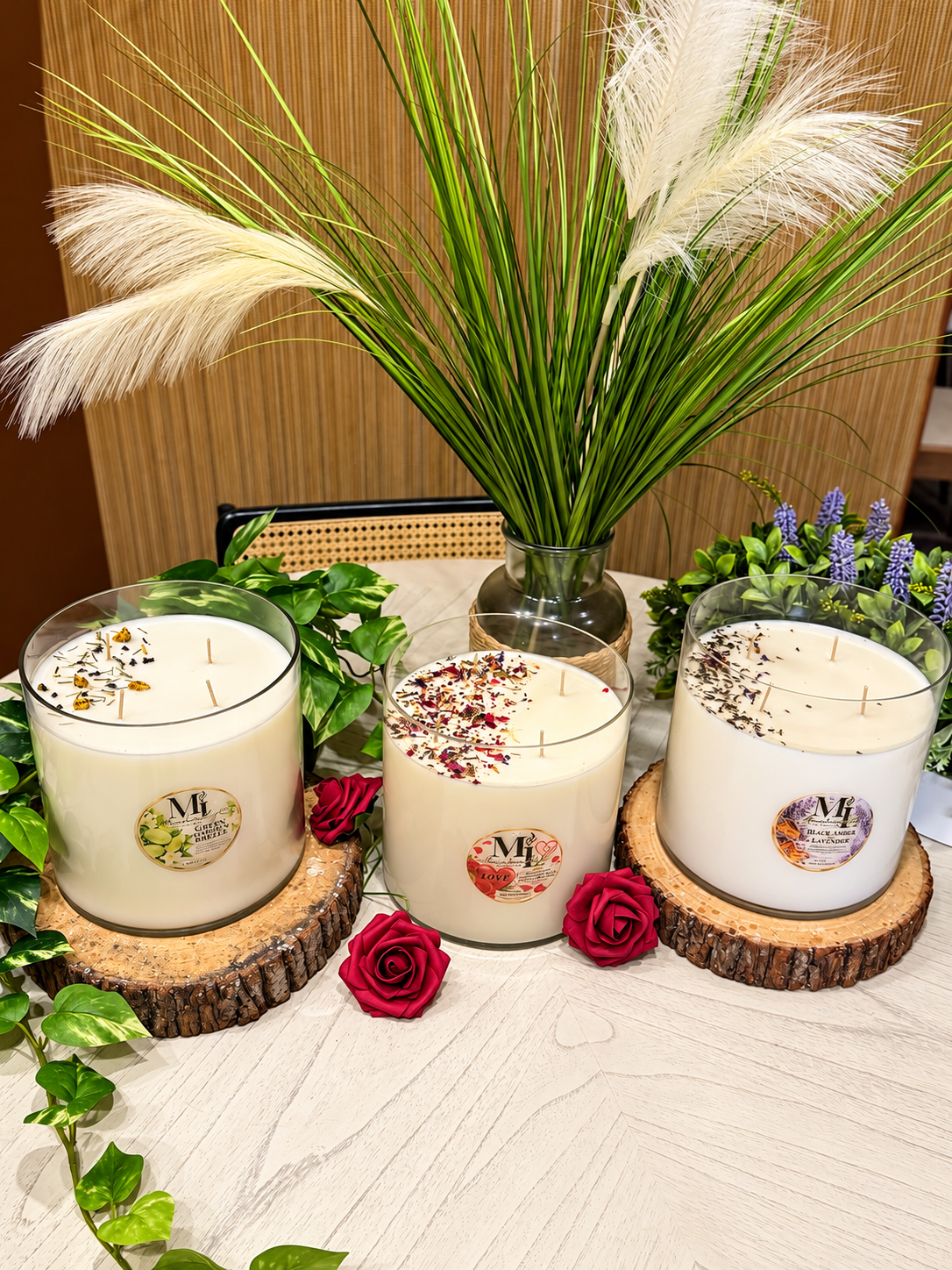 MARVELOUSLY EXTRAORDINARY™
Large Candles. A Bigger Experience.