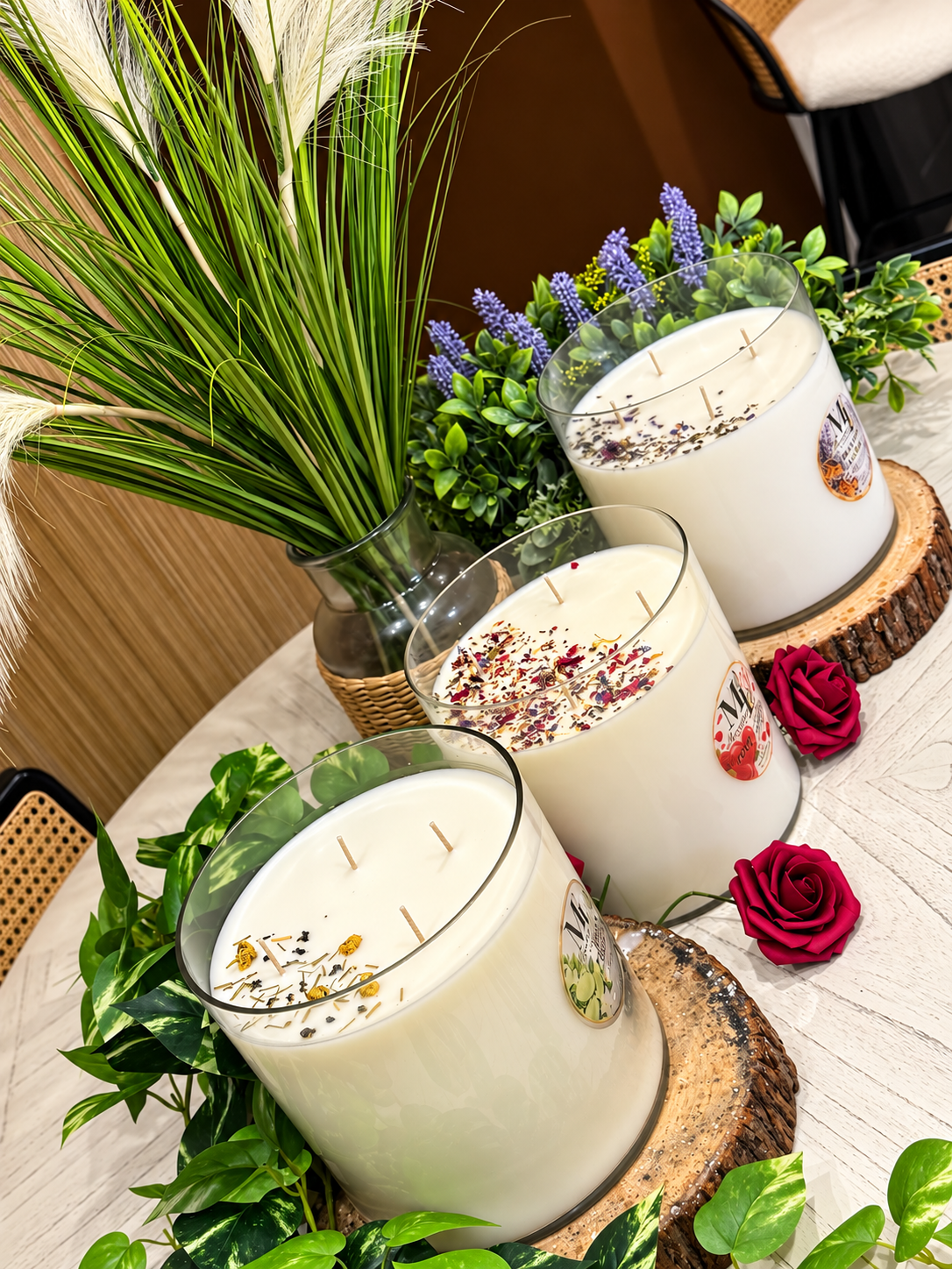 MARVELOUSLY EXTRAORDINARY™
Large Candles. A Bigger Experience.